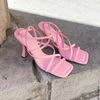 Sandales à talon à brides et au bout carré - rose