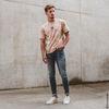Off-white sneakers met blauwe details