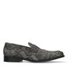 Zwarte leren penny loafers met pythonprint