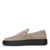 Beige suède penny loafers met zwarte zool