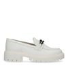 Beigefarbene Loafer mit silberfarbener Kette