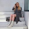 Lattefarbene Chelsea Boots aus Leder mit Detail