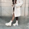 Lattefarbene Chelsea Boots aus Leder mit Detail