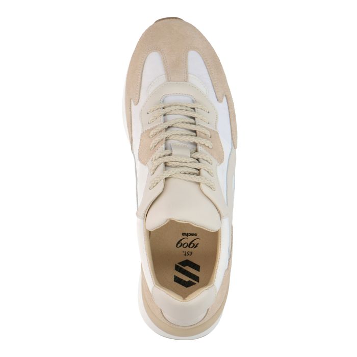 Weiße Sneaker mit beigefarbenen Details