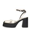 Goldfarbene Metallic-Pumps mit Plateauabsatz
