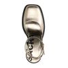 Goldfarbene Metallic-Pumps mit Plateauabsatz