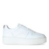 Weiße Sneaker mit Plateausohle