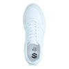 Weiße Sneaker mit Plateausohle