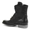 Schwarze Schnürstiefel
