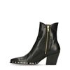 Kurze schwarze Lederstiefel mit Nieten