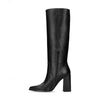 Kniehohe schwarze Lederstiefel mit Absatz