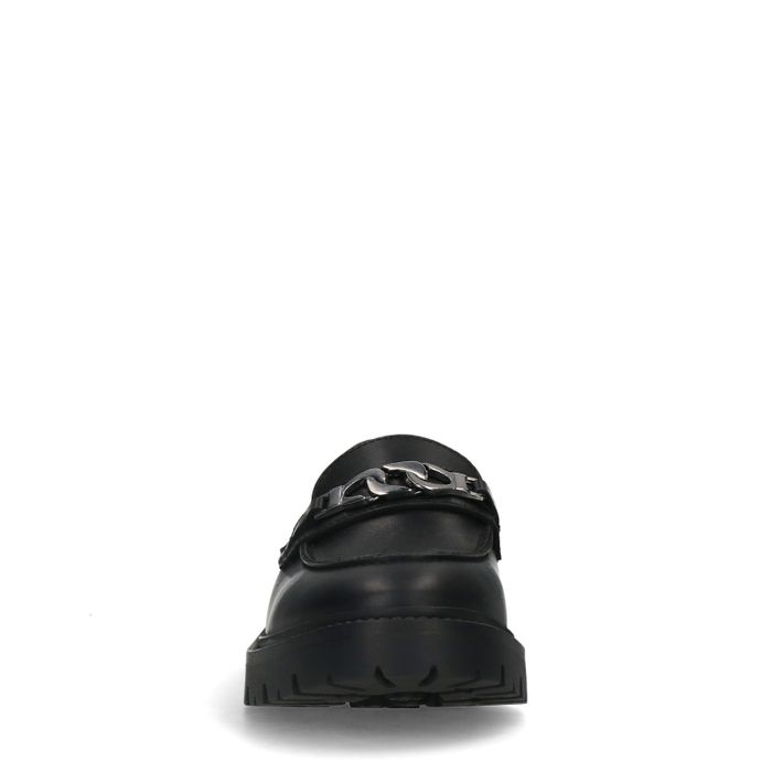 Schwarze chunky Loafer mit silberfarbener Kette
