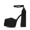Schwarze Pumps mit Plateausohle