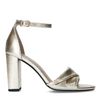 Goldene Sandaletten mit hohem Absatz