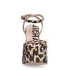 Pumps mit Leoprint und Plateauabsatz