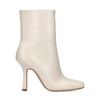 Offwhite Stiefeletten mit Kitten Heel und Krokomuster