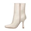 Offwhite Stiefeletten mit Kitten Heel und Krokomuster