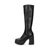 Schwarze Stiefel mit hohem Schaft und Blockabsatz