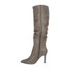 Hohe goldfarbene Stiefel mit Glitzer