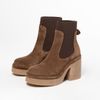 Braune Veloursleder-Stiefeletten mit Plateauabsatz