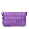 Geflochtene lilafarbene Schultertasche