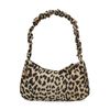 Schultertasche mit Leopardenmuster
