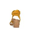 Sandales en daim avec talon cubain - jaune ocre