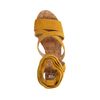 Sandales en daim avec talon cubain - jaune ocre